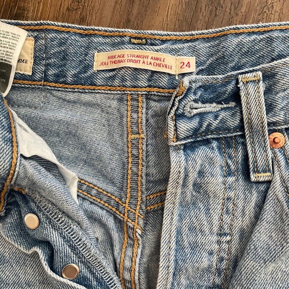 Levis Ribcage Straight Ankle Jeans - Picture 3 of 3